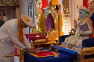 Guru Mahima Parayan with Jagatguru Shri Avichaldevacharya Maharaj and Dr. Sadhvi Shri Gitadidi:  By IndoUS Tribune community Desk
