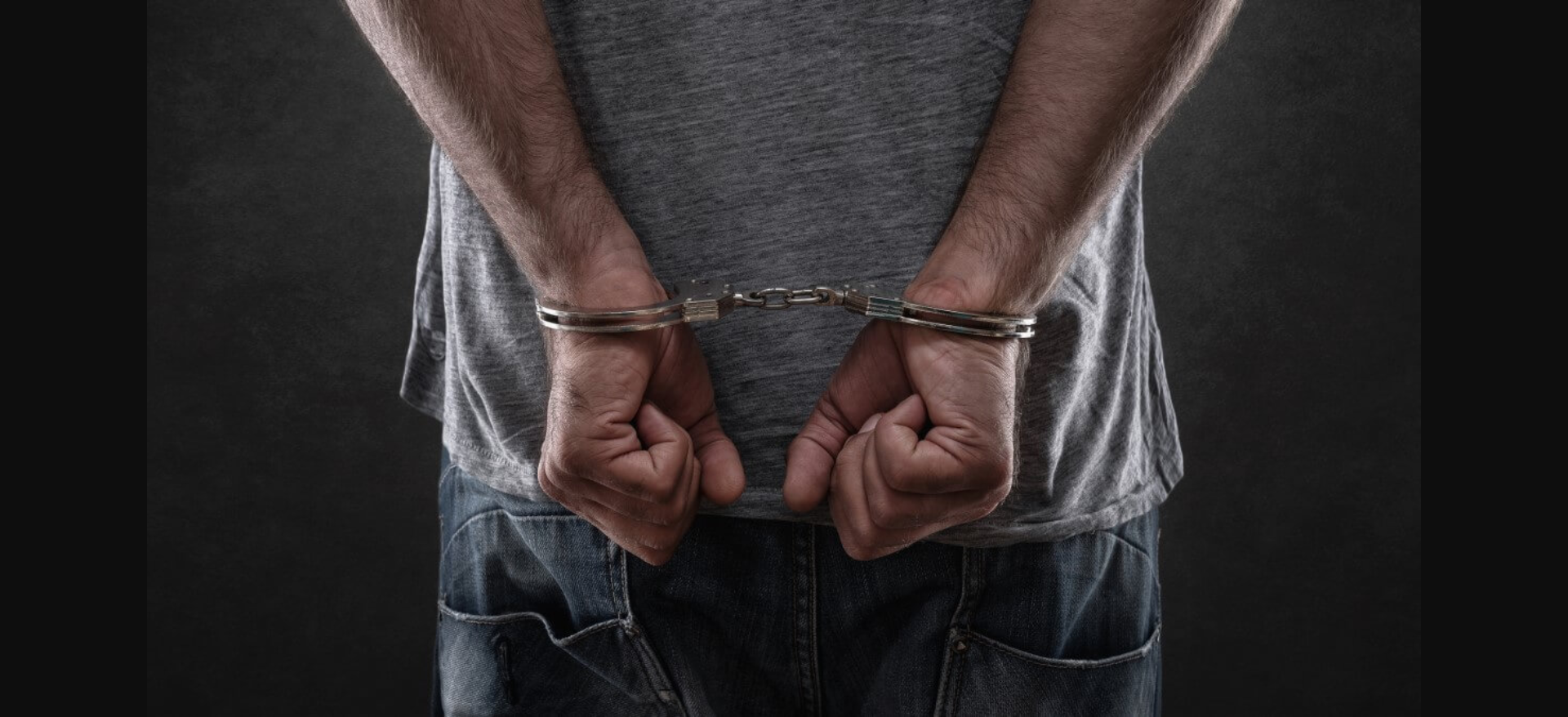 Border police in Bosnia and Herzegovina have arrested a suspect for attempting to smuggle 11 Syrian nationals.