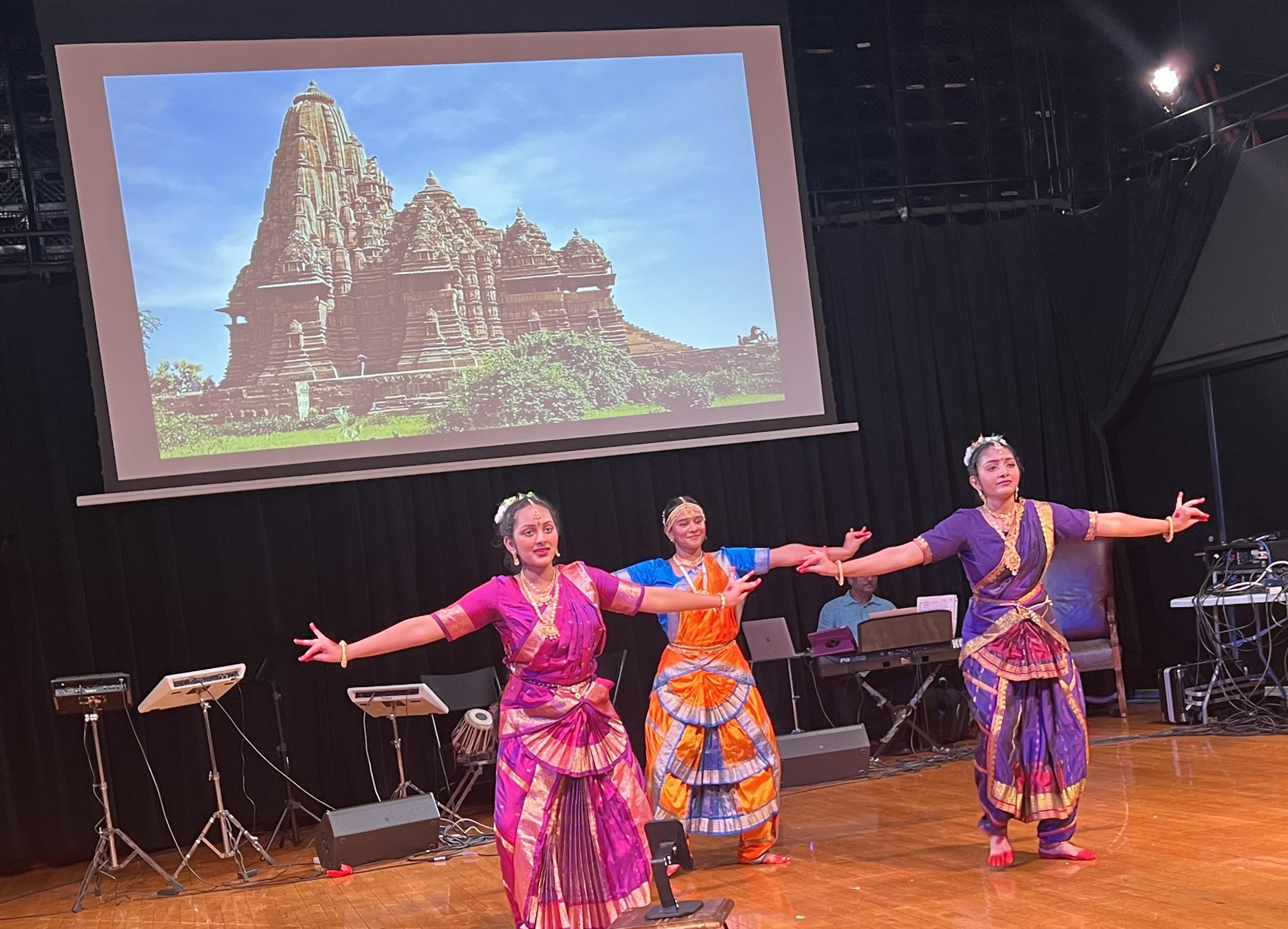 Musical night for Parkinson’s awareness: Dr. Sheela Shah’s ‘Surmayi Sham’ draws crowds in support of the Parkinson’s Foundation