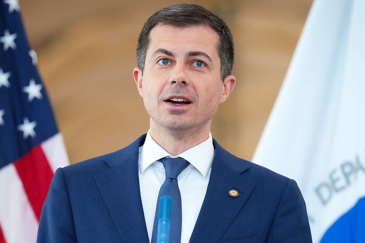 Pete Buttigieg announces automatic refund rule for canceled U.S. flights ahead of busy holiday season