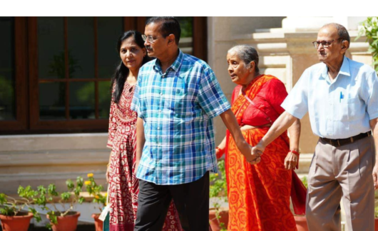 Kejriwal Vacates Official Residence, Moves to New Home on Ferozeshah Road