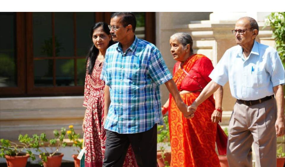 Kejriwal Vacates Official Residence, Moves to New Home on Ferozeshah Road