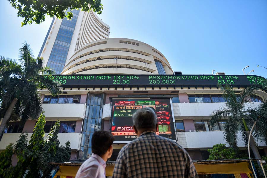 Sensex Drops 318 Points as Infosys and JSW Steel Lead Declines