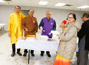 Thousands celebrate Navratri Garba at Bharatiya Seniors' event in Chicago
