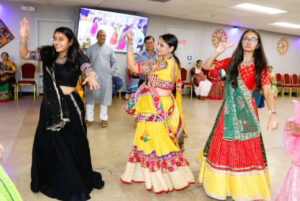 Thousands celebrate Navratri Garba at Bharatiya Seniors' event in Chicago 