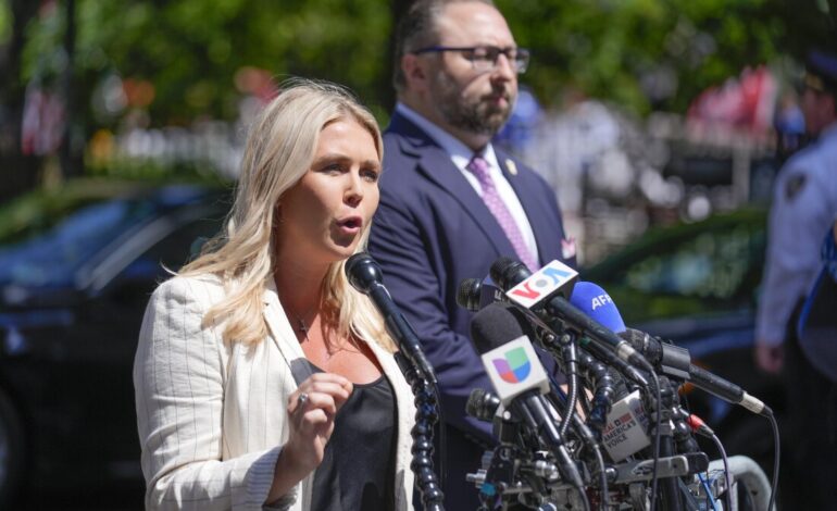 Trump names White House communications chief, press secretary from campaign staff