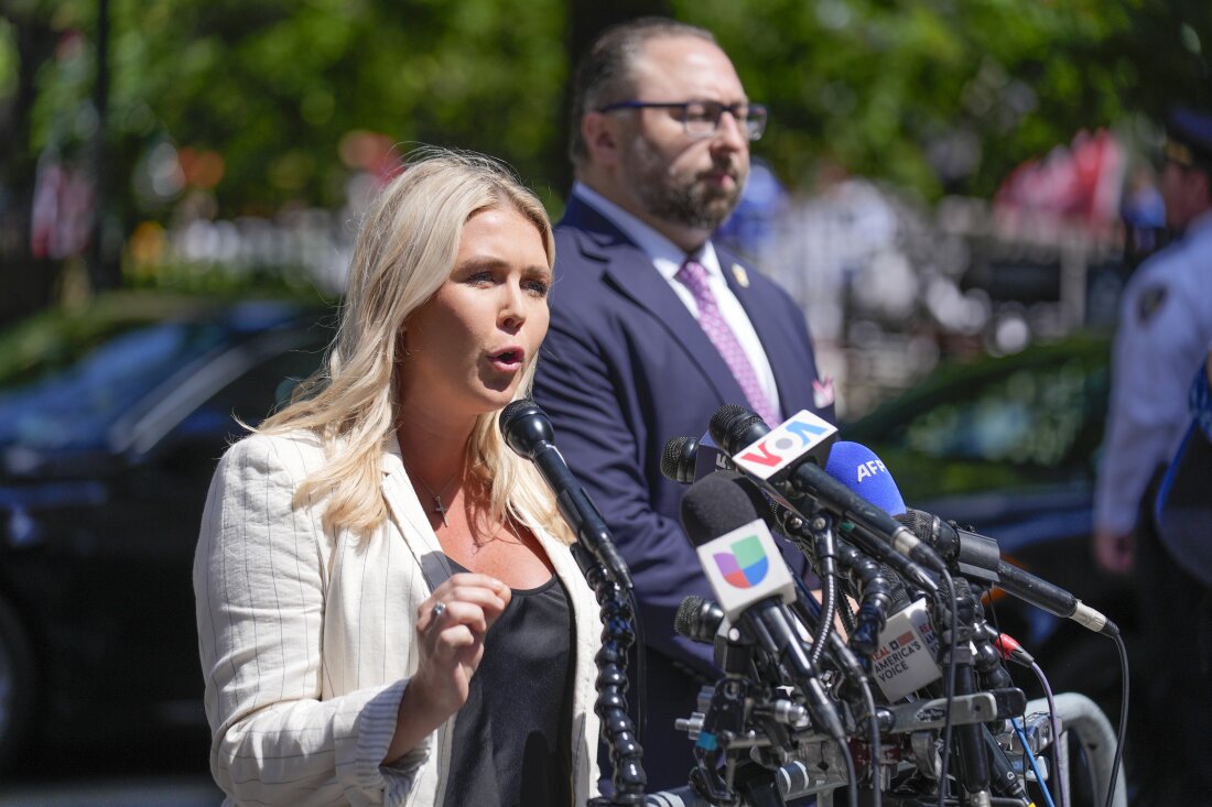 Trump names White House communications chief, press secretary from campaign staff