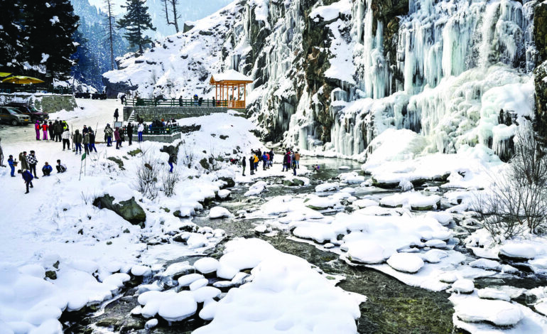 Minimum temperature drops below freezing point in Kashmir