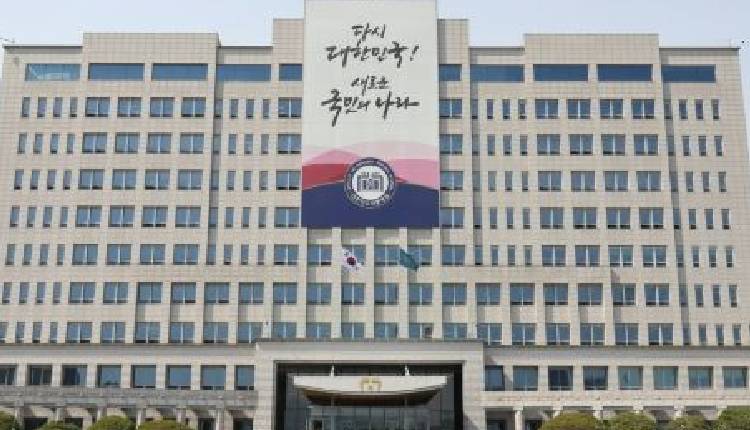 S. Korea president Yoon’s senior aides offer to quit over martial law declaration