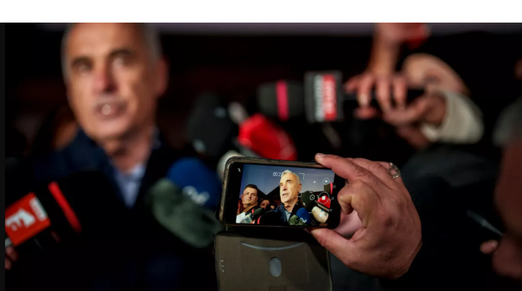 Romania to restart presidential election, investigation launched against leading candidate