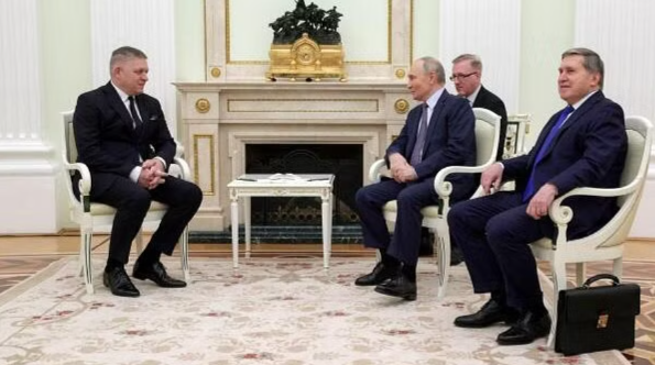 Putin meets Slovak PM Robert Fico; discusses transit of Russian gas