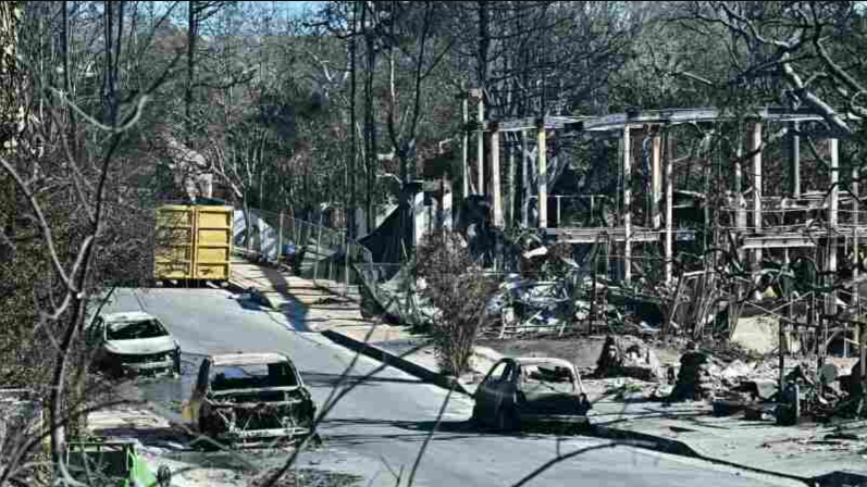 Californian residents warned to avoid outdoors as wildfires continue to deteriorate air quality