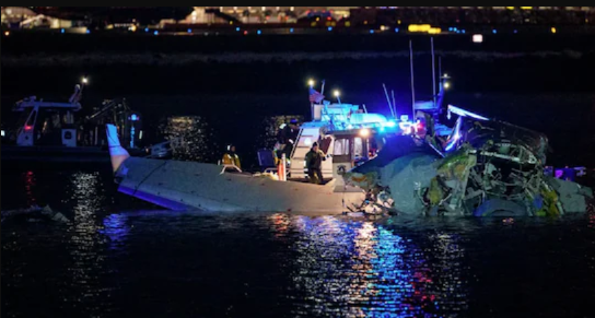 Midair collision between American Eagle flight and Army Black Hawk helicopter near Reagan National Airport leaves no survivors