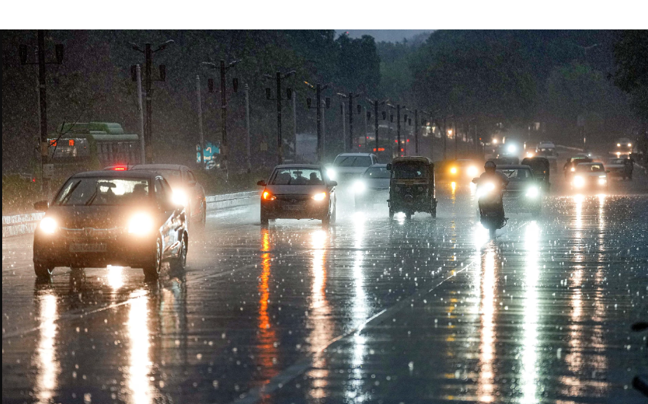 Light rainfall brings relief to Delhi-NCR, lowers temperature and improves air quality