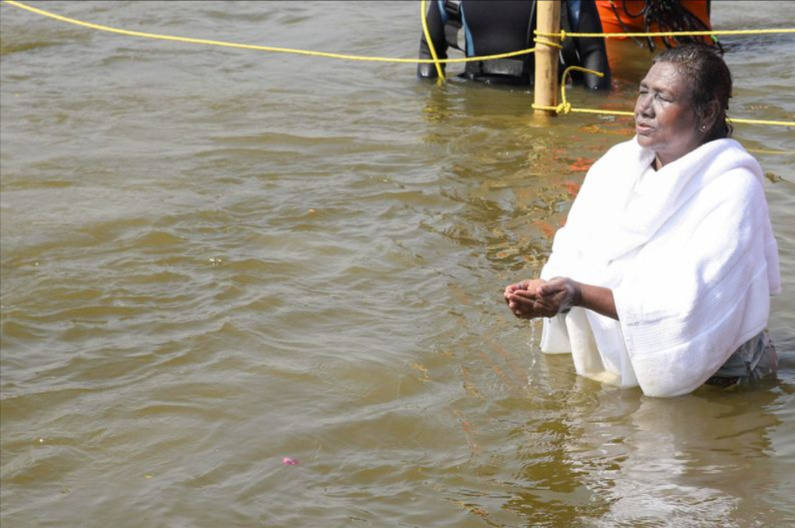President Murmu takes holy dip at Triveni Sangam during Maha Kumbh visit