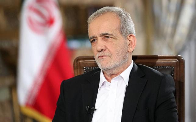 Iranian president vows to strengthen ties with Azerbaijan