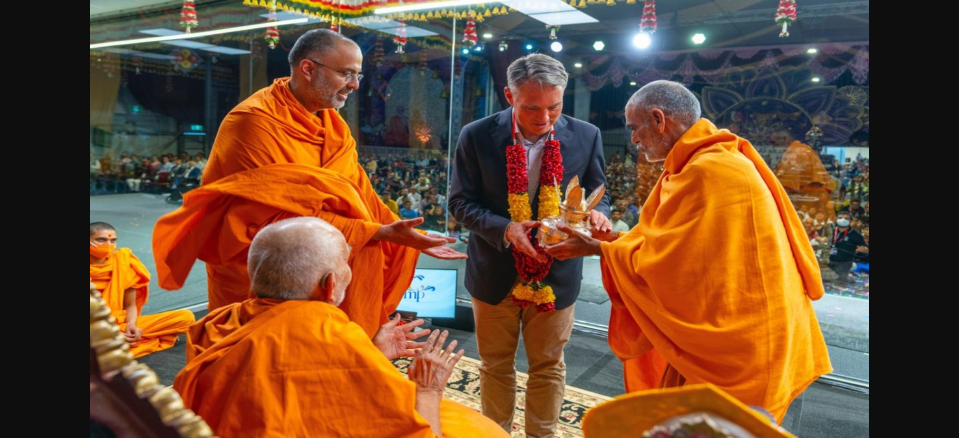 Australia’s Deputy PM meets Mahant Swami Maharaj in Melbourne