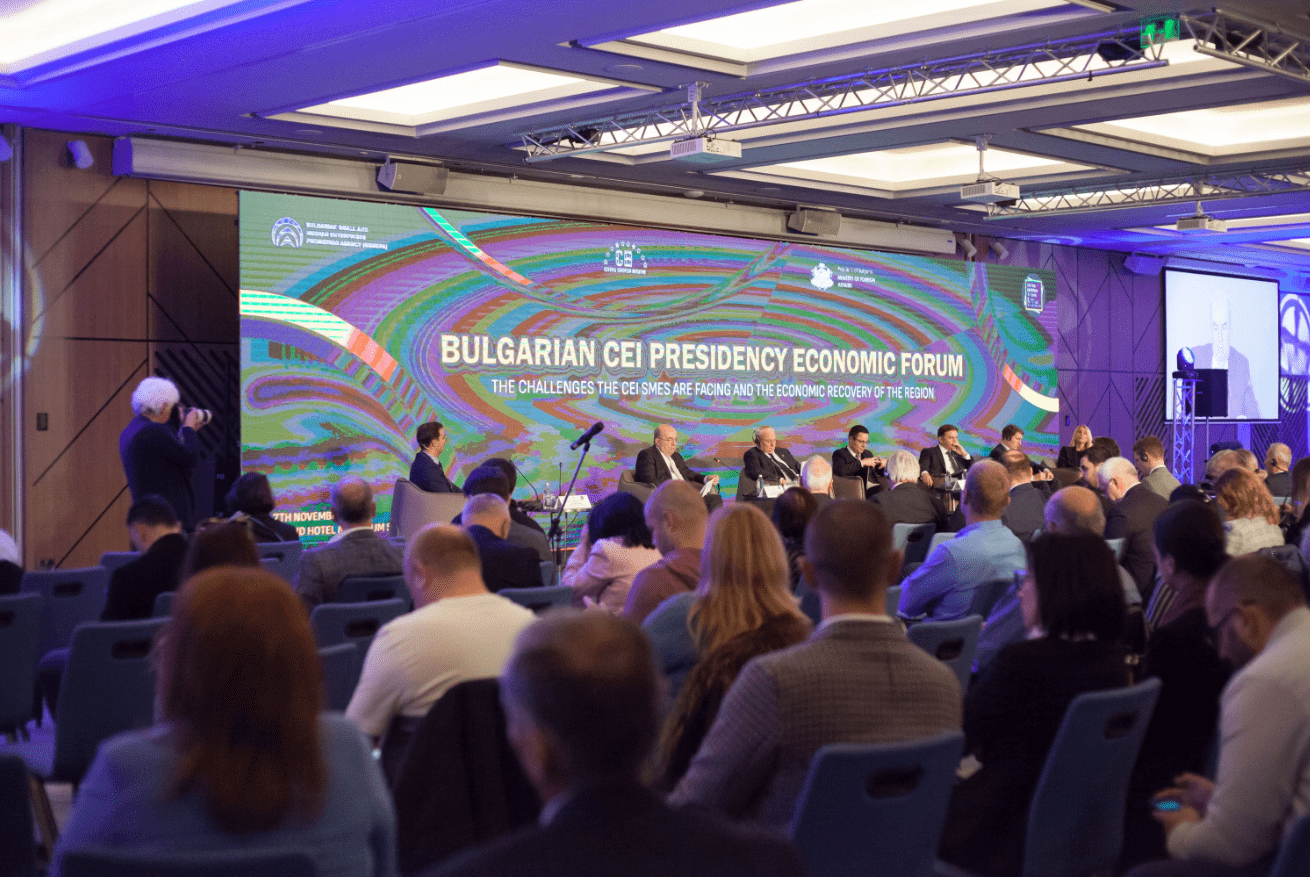 Bulgarian president calls for global unity on peace at Sofia forum