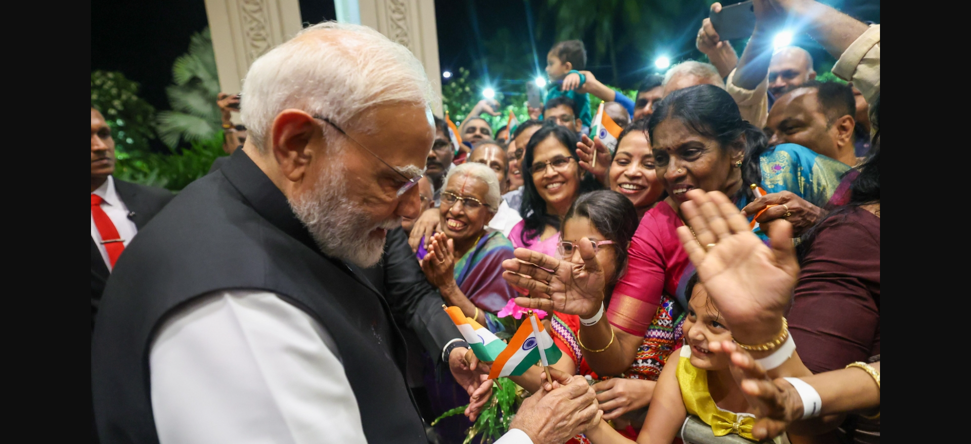 PM Modi receives grand welcome in Colombo despite heavy rain