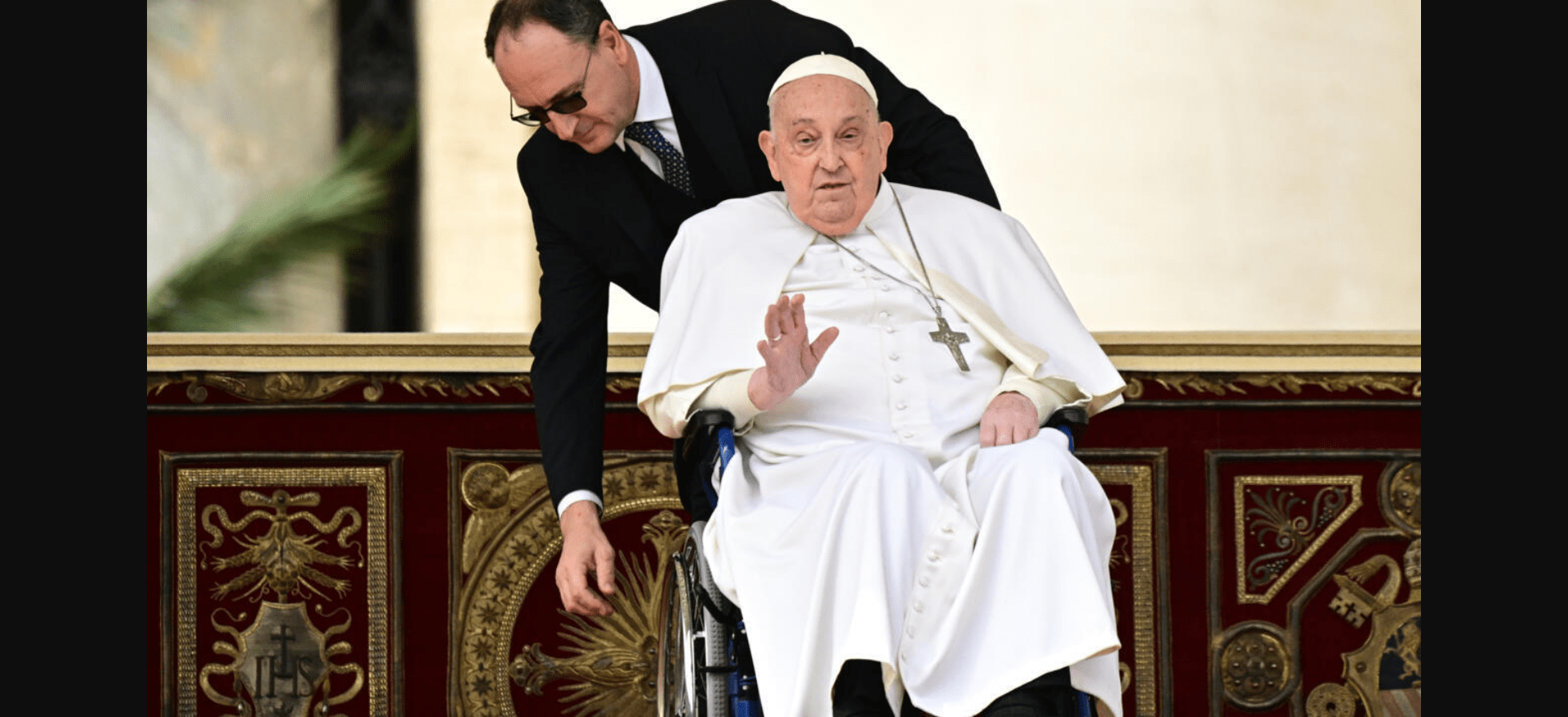 Pope Francis leaves the world and faithful in times of conflict
