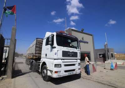 UN urges more aid to Gaza as only five trucks allowed in