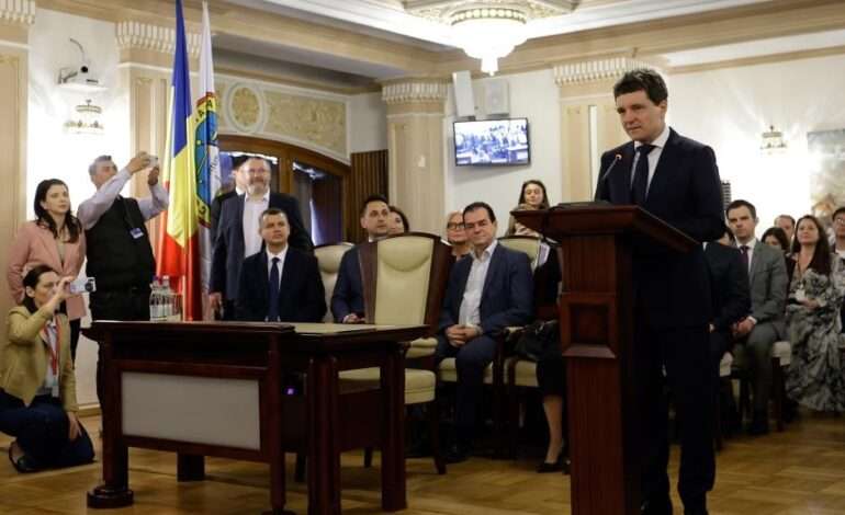 Nicusor Dan sworn in as Romanian President, urges national reform