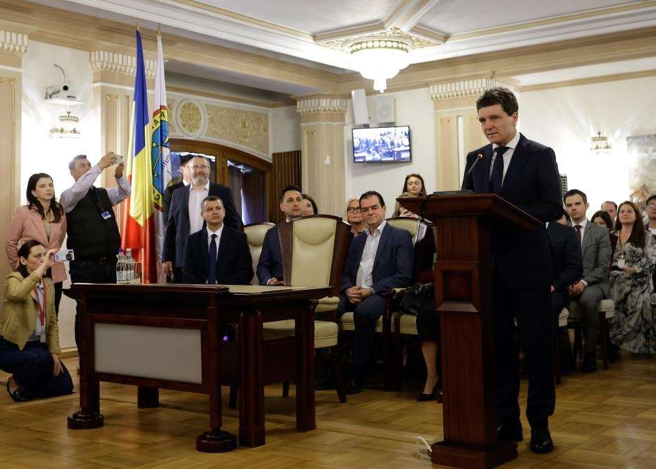 Nicusor Dan sworn in as Romanian President, urges national reform