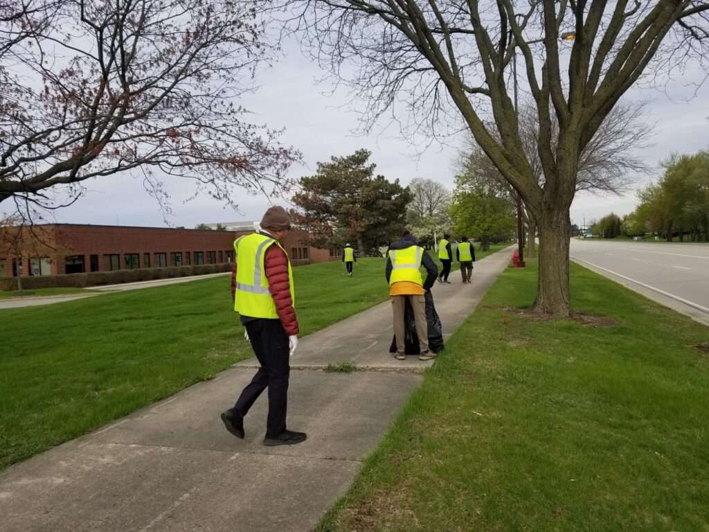 Buffalo Grove HSS leads community in highway cleanup effort 