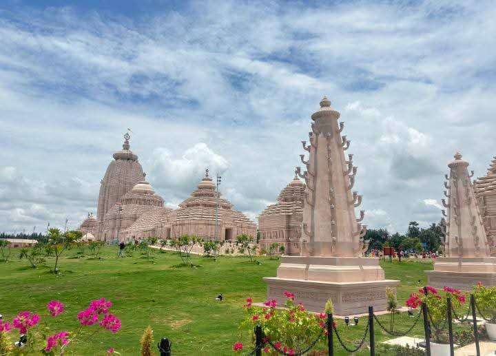 Amit Malviya slams Bengal govt over non-Hindus preparing prasad