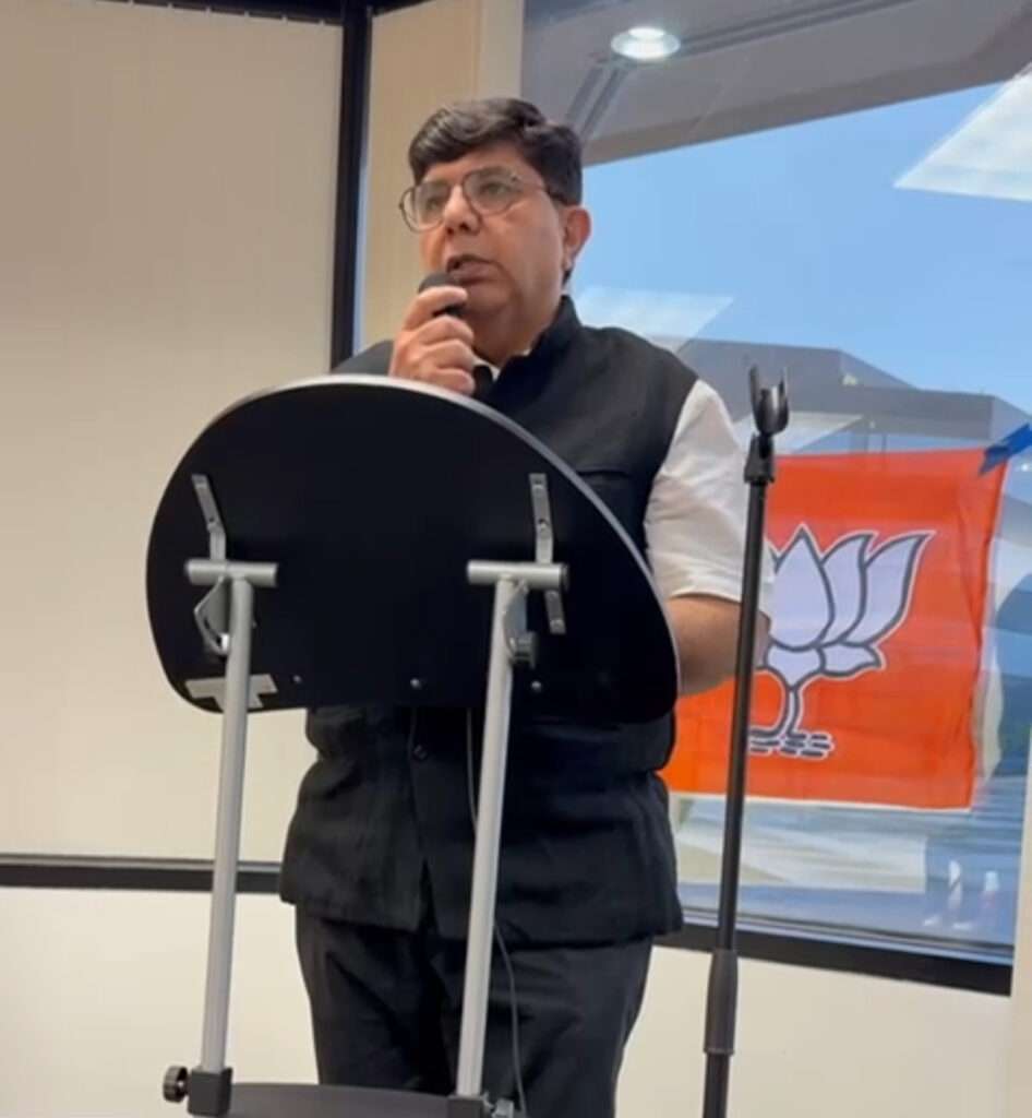 Indian American community in Chicago holds candlelight memorial for Ahmedabad crash victims 