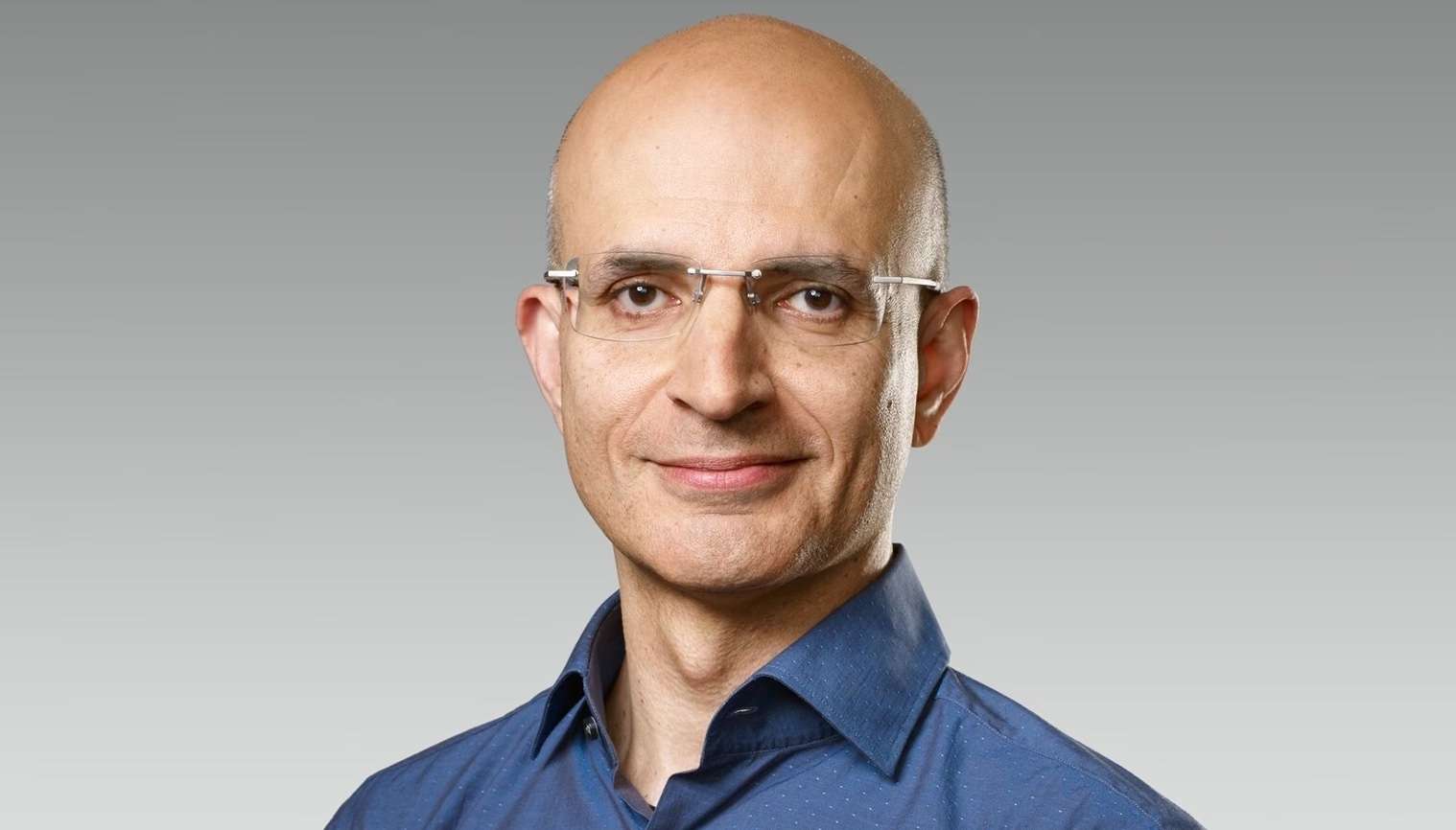 Apple names Indian-origin Sabih Khan as new Chief Operating Officer