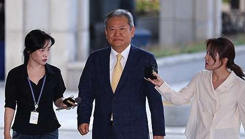 South Korea’s ex-interior minister questioned in martial law crackdown probe