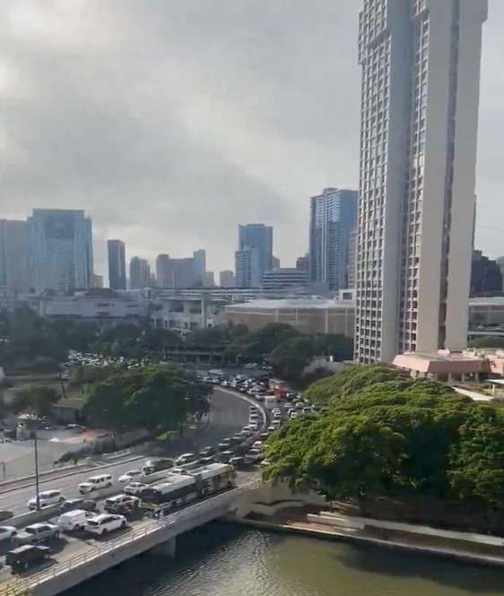 Trump urges calm after massive quake triggers tsunami alert across Pacific