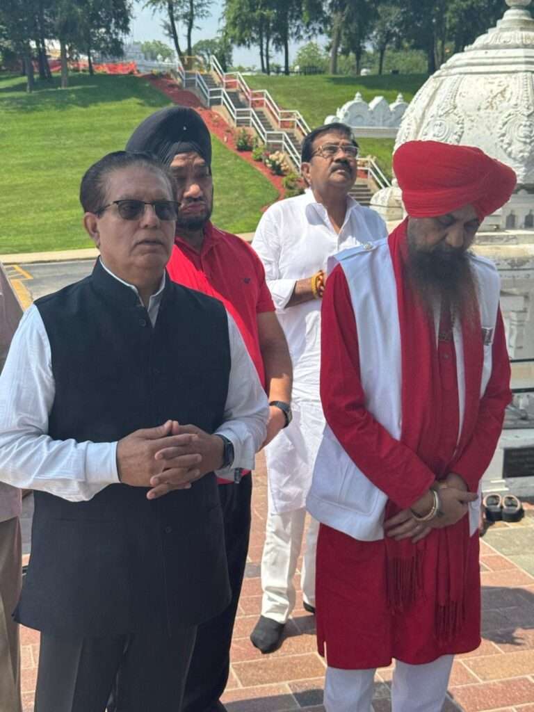 Lakhbir Singh Lakha visits Hindu Temple of Greater Chicago during US tour