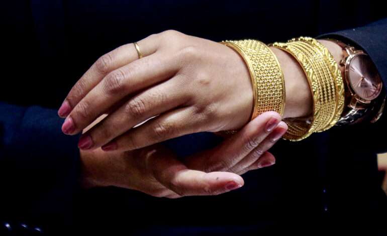 Trump rules out gold import tariffs, extends China tariff pause