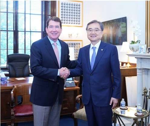 South Korean foreign minister meets US lawmakers after tariff deal