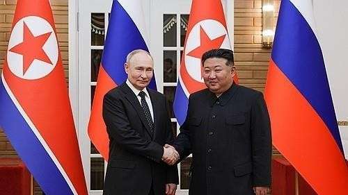 Kim Jong-un pledges full support for Russia in call with Putin before Alaska summit
