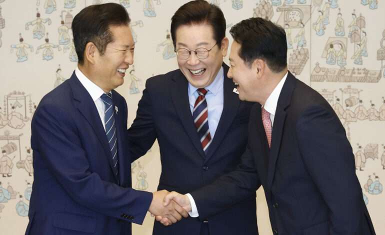 South Korean President Lee meets ruling and opposition party leaders to push unity