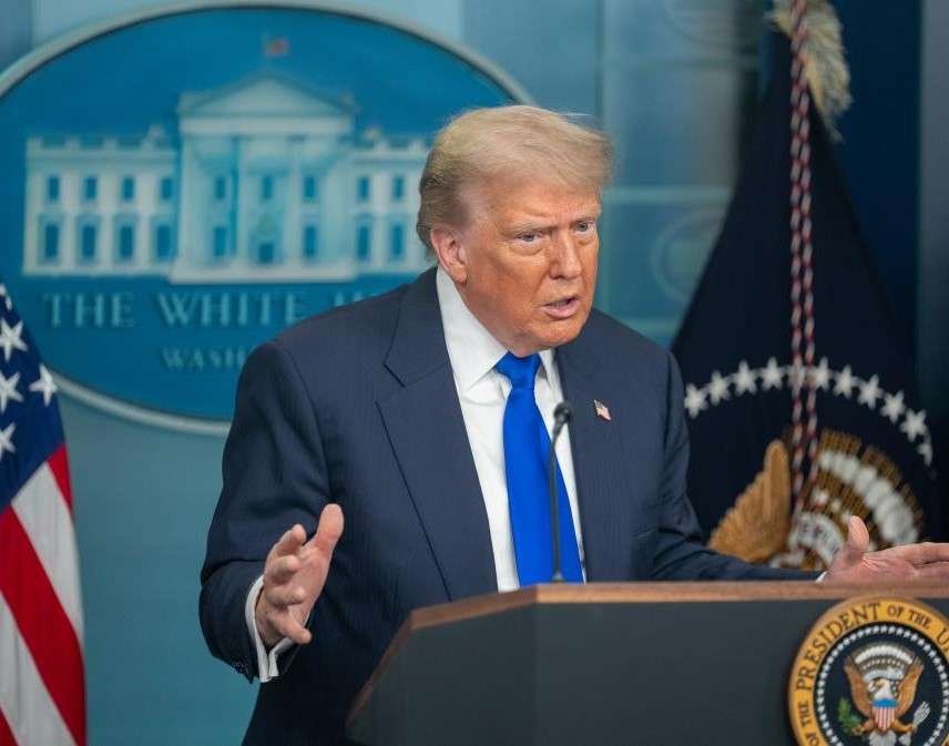 Trump shifts stance, says Ukraine can “fight and win” back lost territory