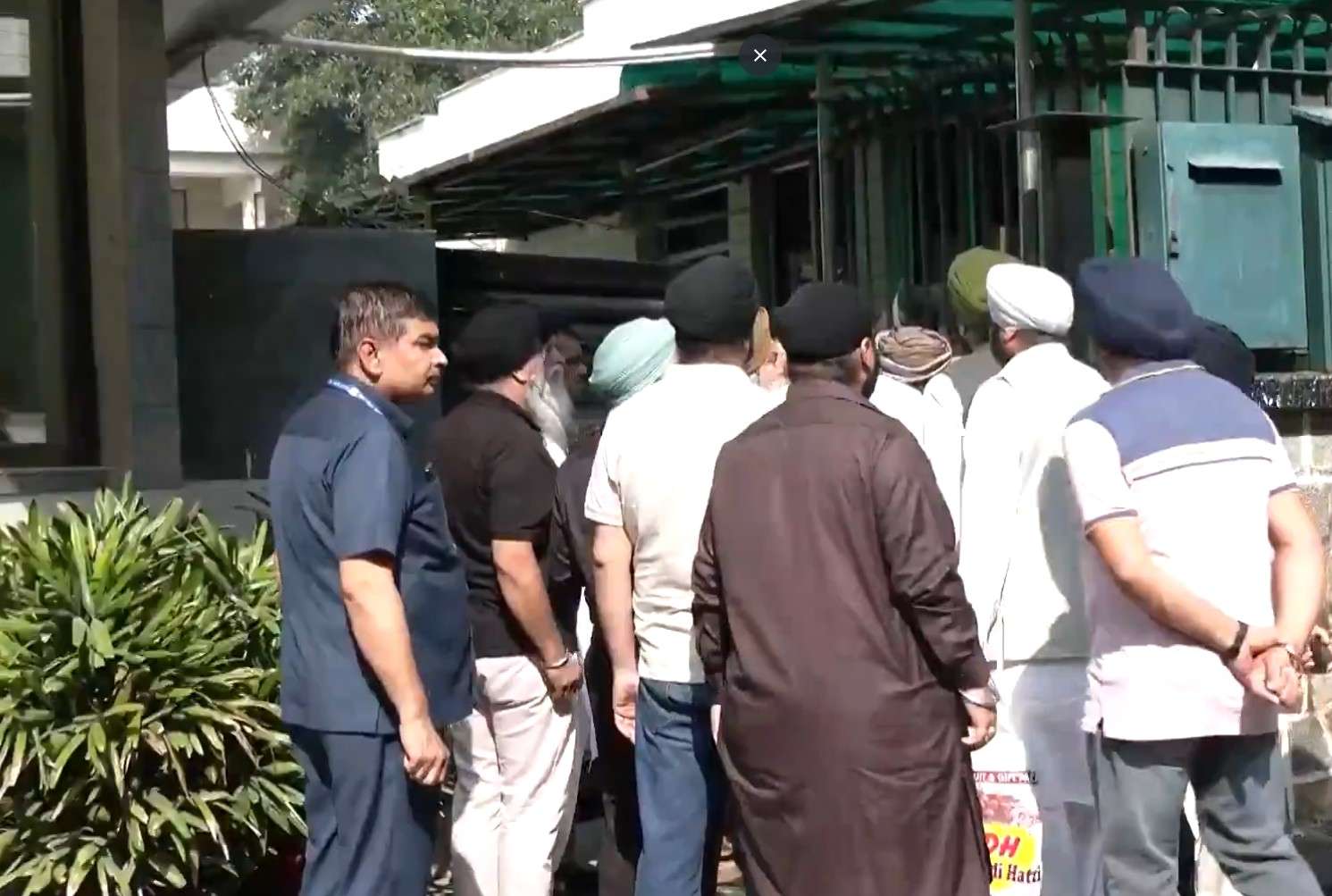 Afghan Hindus, Sikhs meet Muttaqi in Delhi, honour him in traditional Afghani style