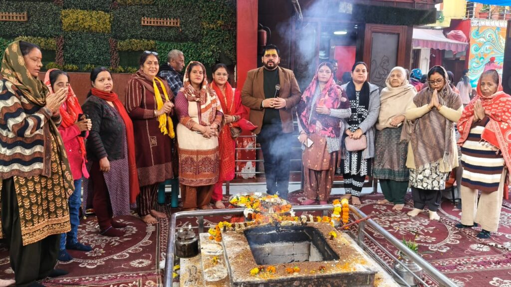 Continuous 1,305th havan yajna and Gita Jayanti katha draw devotees at Hanuman Mandir