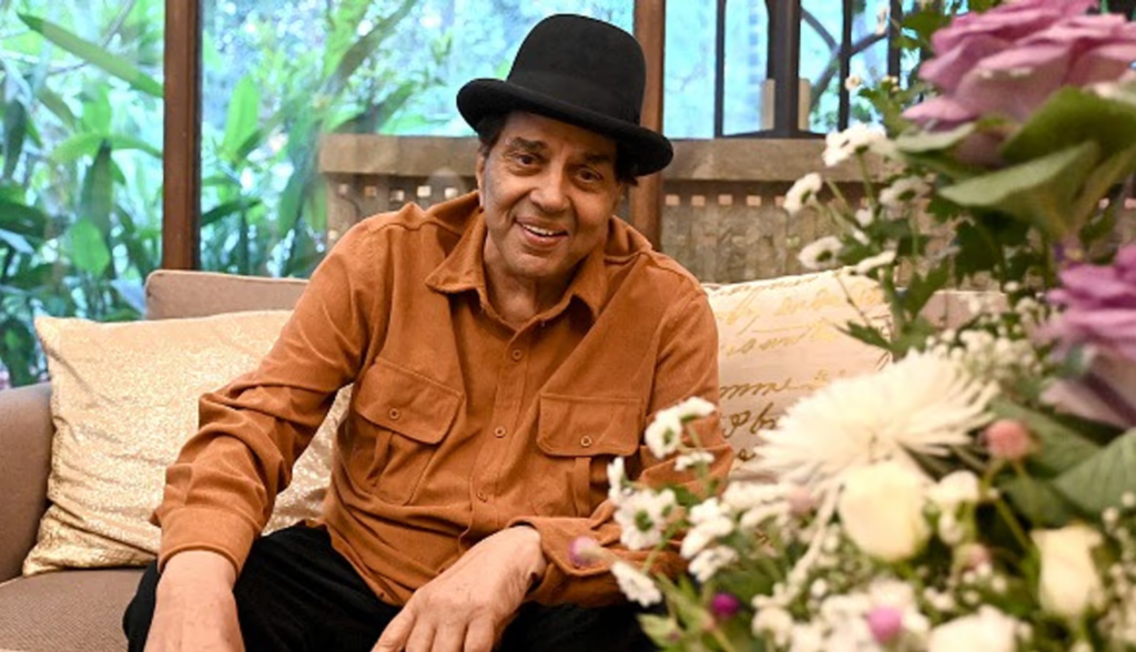 BSC Karaoke Club of Chicago pays tribute to Bollywood legend Dharmendra Ji