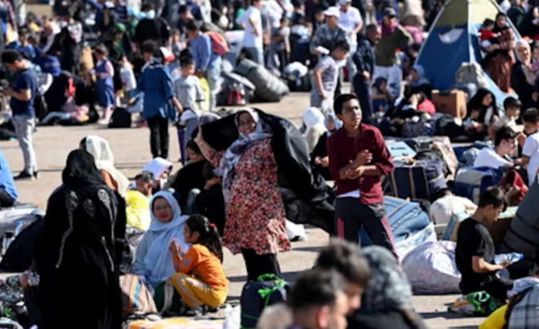 Afghanistan sees 2.8 million refugees return home in 2025: Government