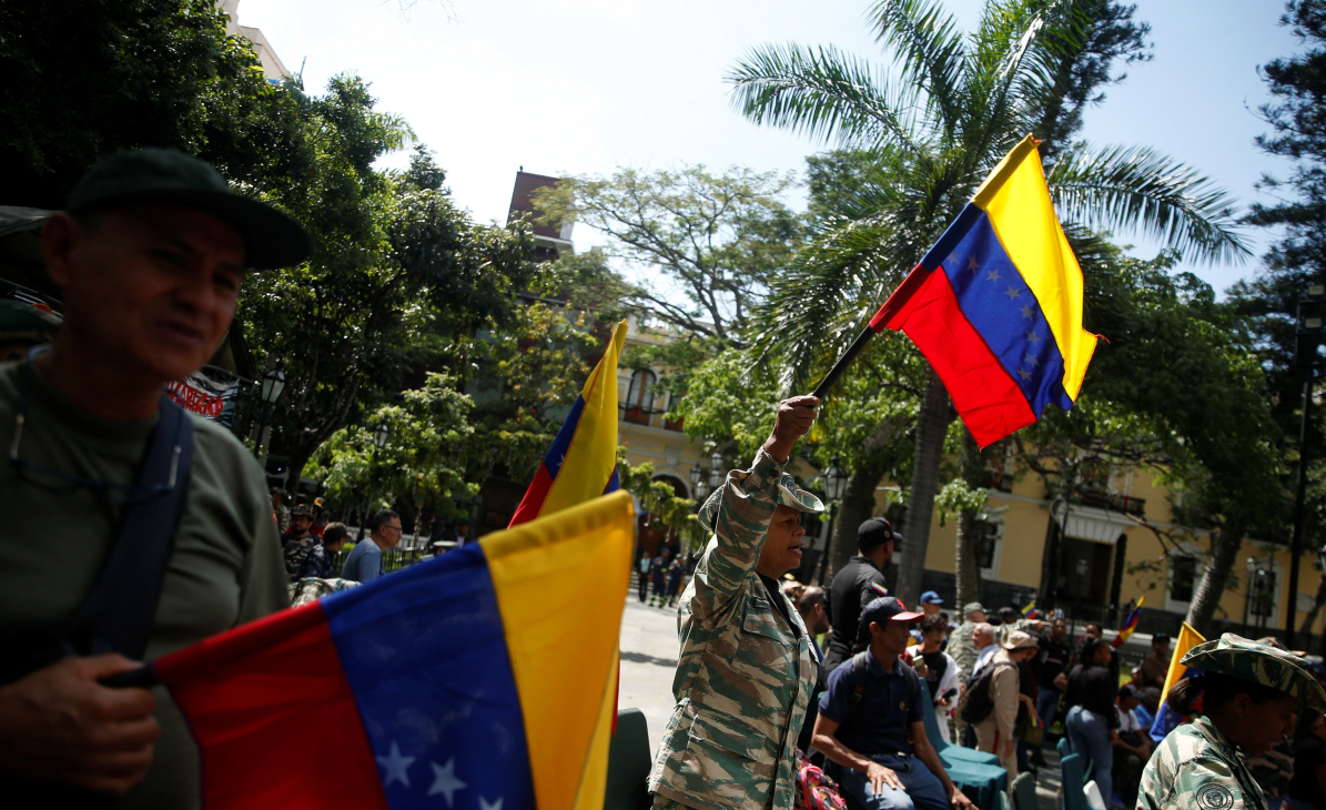 ‘Leave immediately’: U.S. orders Americans out of Venezuela as manhunt intensifies