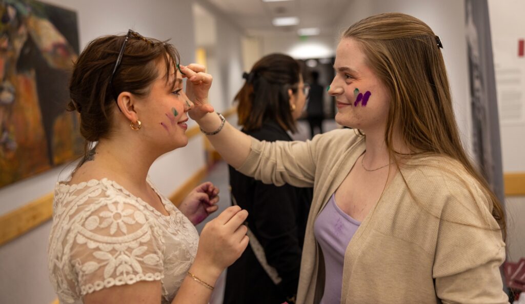 First bust of Mahatma Gandhi unveiled in Montana, strengthening India–U.S. cultural ties