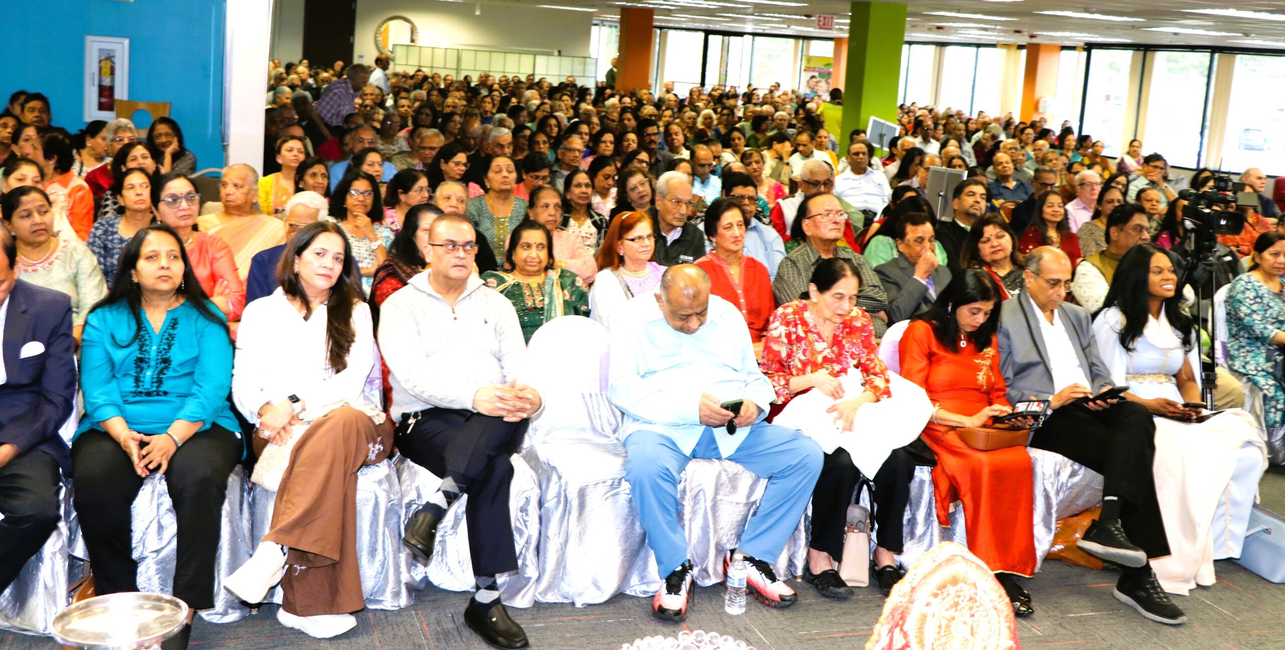 ‘Mor Bani Thangat Kare’ Gujarati concert delights Chicago seniors with music and nostalgia