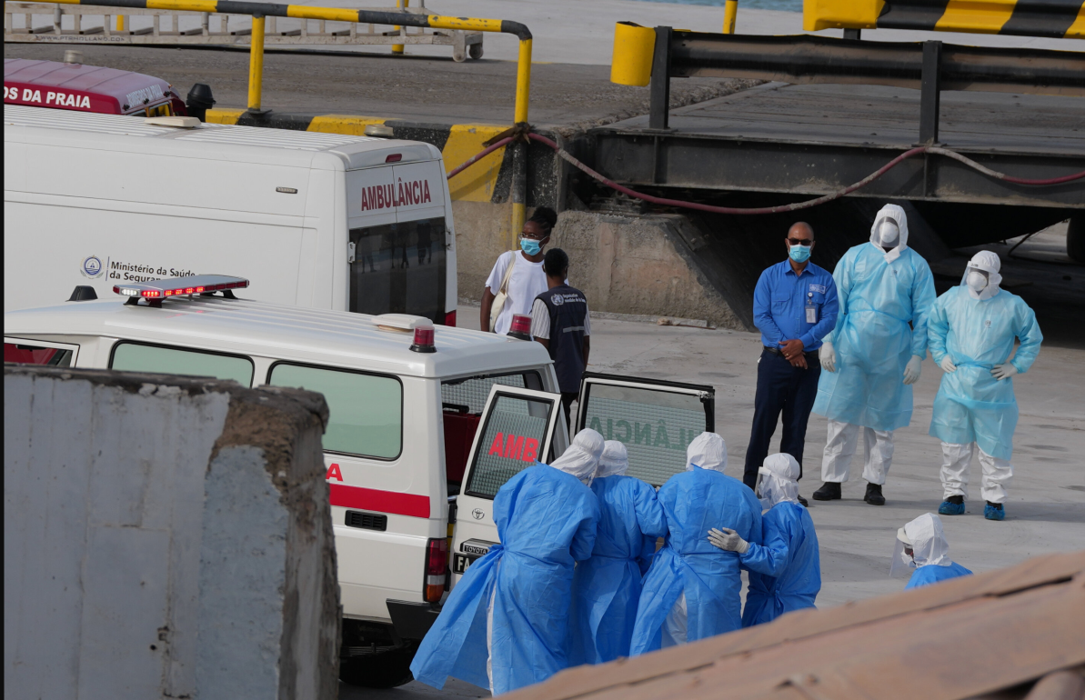 Hazmat teams evacuate suspected hantavirus patients from MV Hondius cruise ship amid WHO response