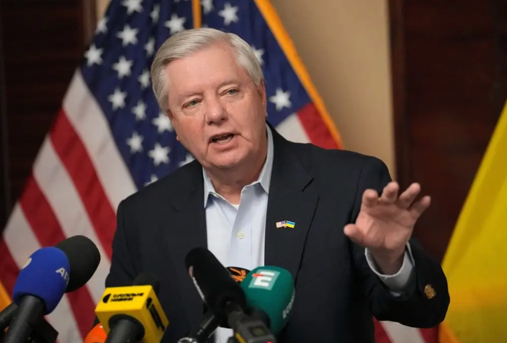 Lindsey Graham, longtime Republican senator, dies at 71