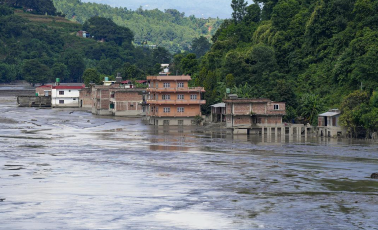 Nepal flash floods: Death toll crosses 900, over 4,000 still missing