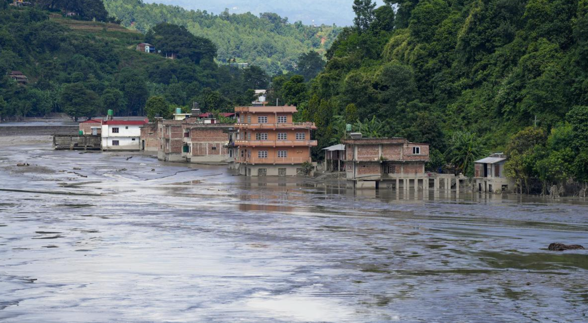 Nepal flash floods: Death toll crosses 900, over 4,000 still missing